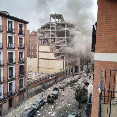 El edificio destrozado tras la explosión.