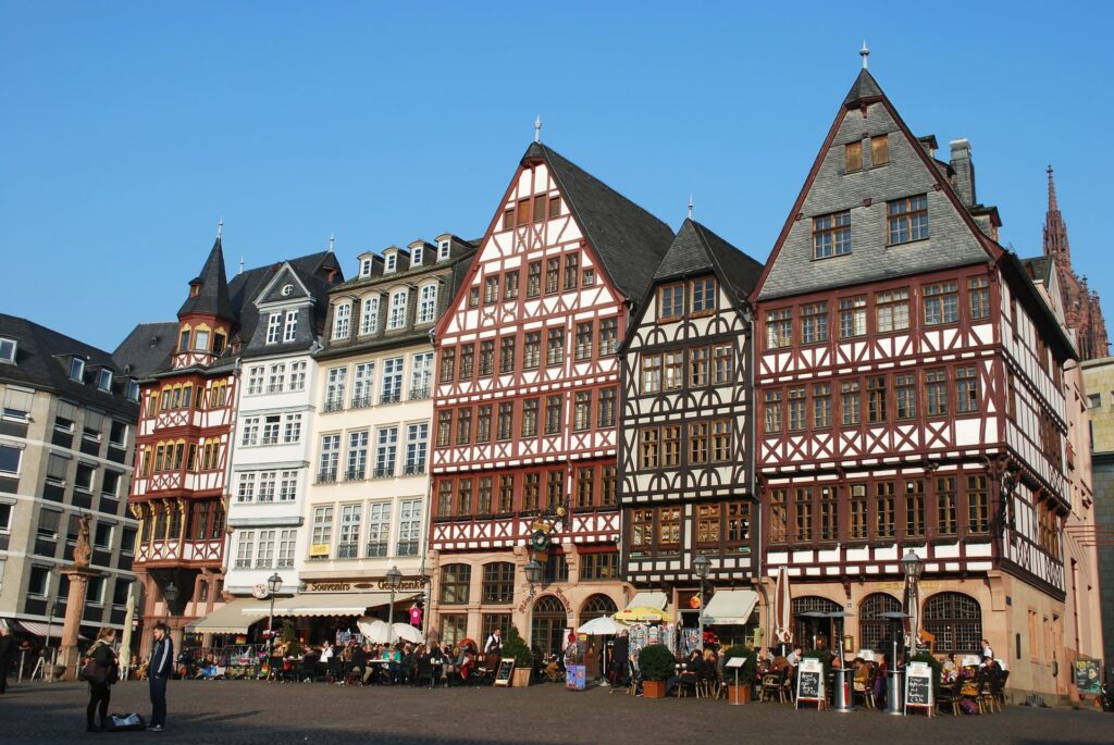 La plaza de Römerberg, uno de los lugares más simbólicos de Frankfurt. (Fuente: Pixabay)