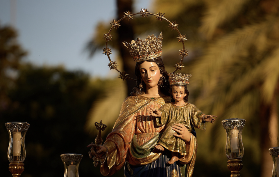 María Auxiliadora de Nervión y San Juan Bosco del Polígono Sur llegan a la Catedral de Sevilla por el 150 aniversario de los Salesianos Cooperadores